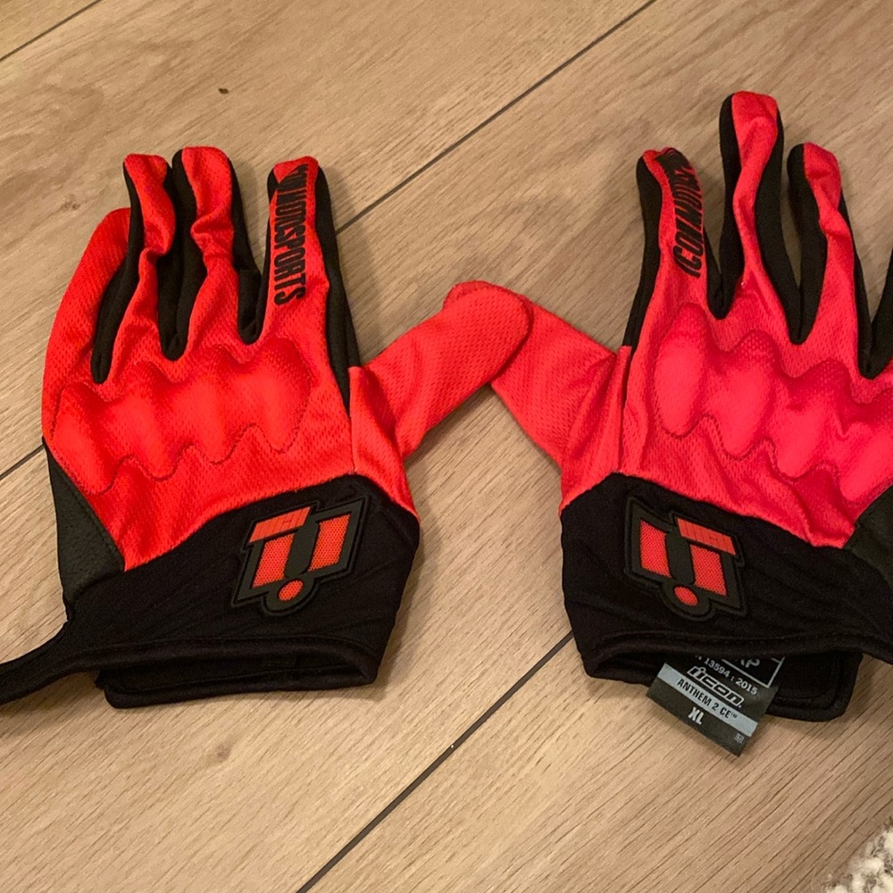Mens XL very new biking gloves